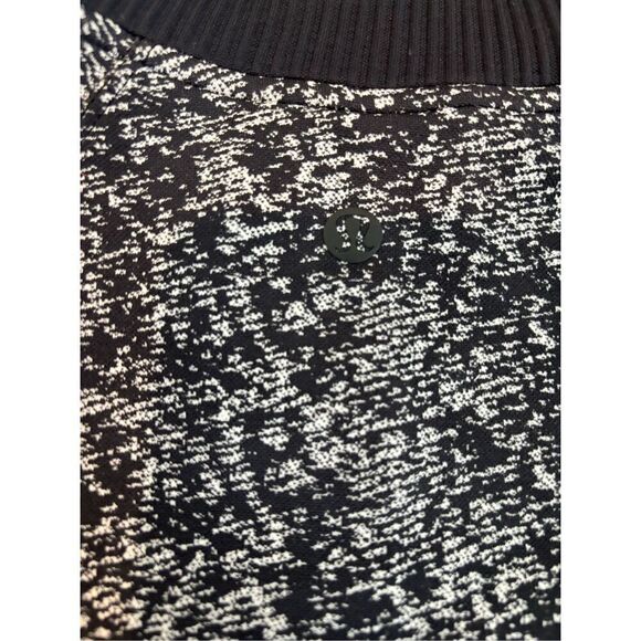 NEW Lululemon Rest Less 1/2 Zip Black / White, $110 Sz 4 A54 - Picture 9 of 11